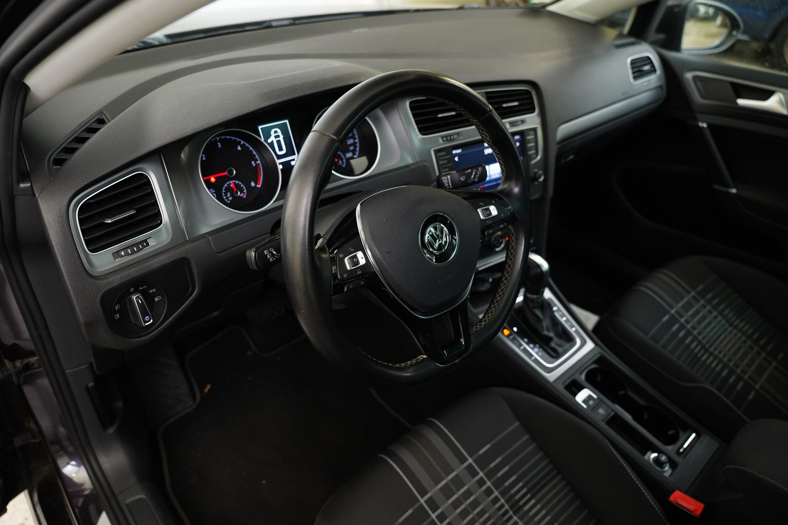 Volkswagen Golf 2.0 TDI 110 kW Lounge – foto 5