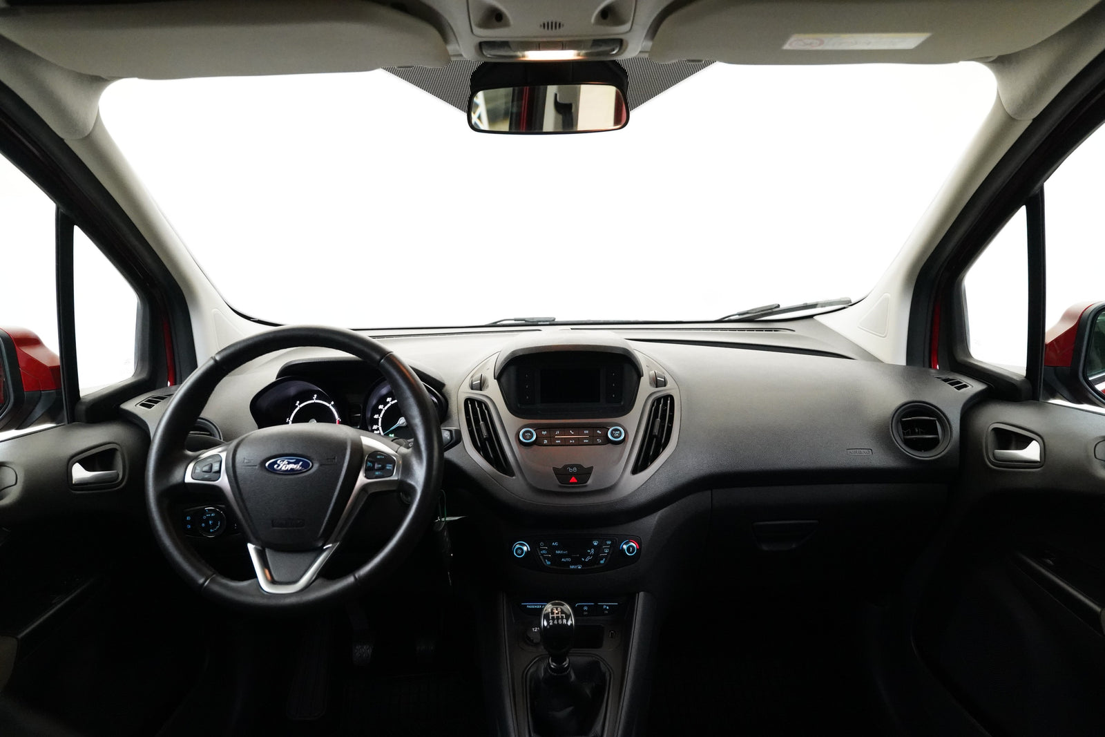 Ford Tourneo Courier 1.5 TDCi 74 kW Trend – foto 5