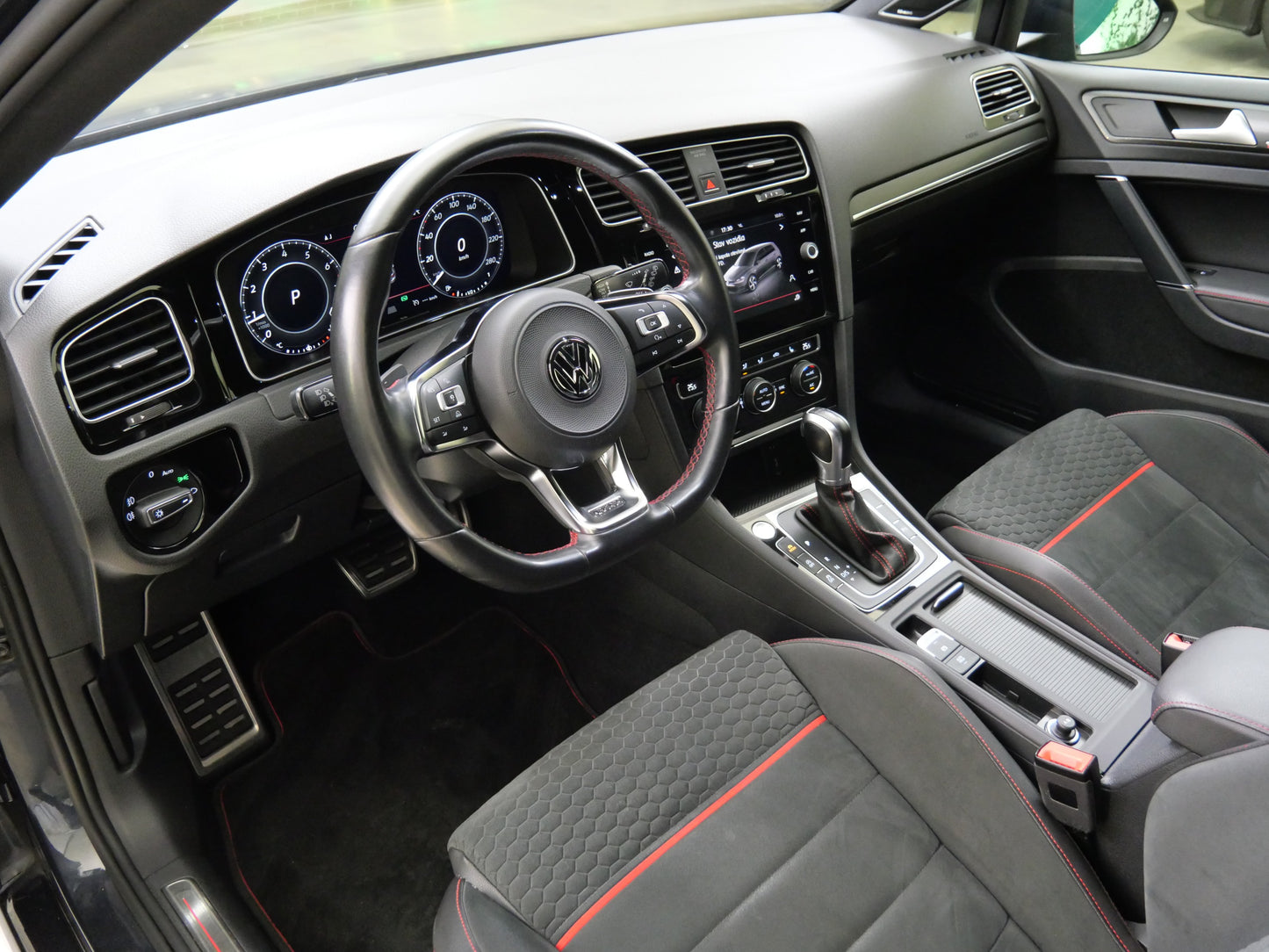 Volkswagen Golf 2.0 TSI 180 kW DSG GTI