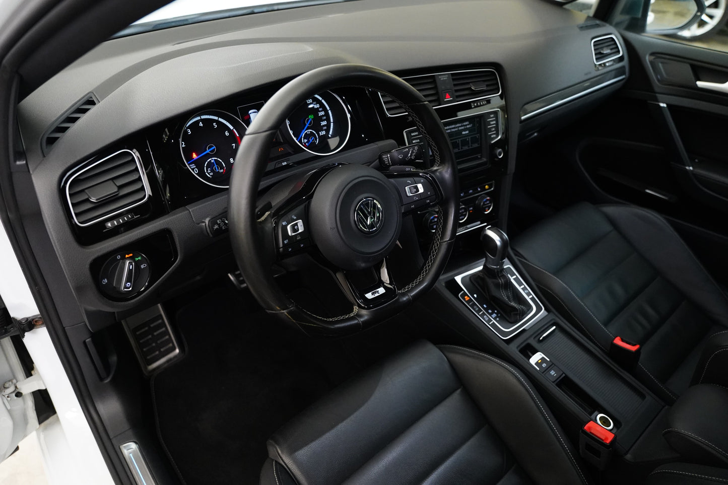 Volkswagen Golf 2.0 TSI 221 kW 4Motion R