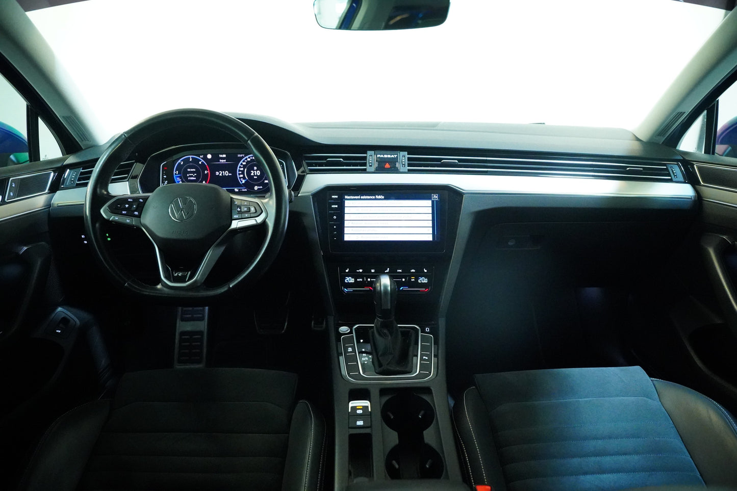 Volkswagen Passat 2.0TDi 140kW R-LINE