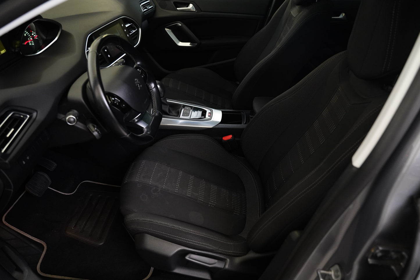 Peugeot 308 1.2 PureTech 96 kW Business