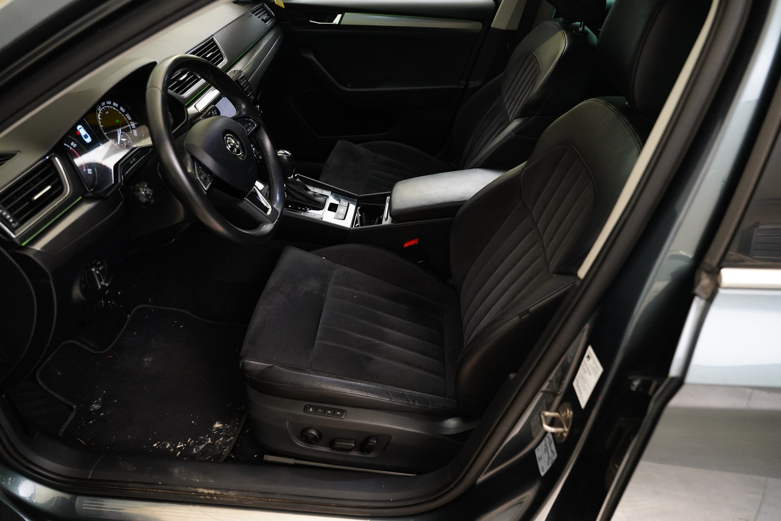 Škoda Superb 1.8 TSI 132 kW DSG Style – foto 6
