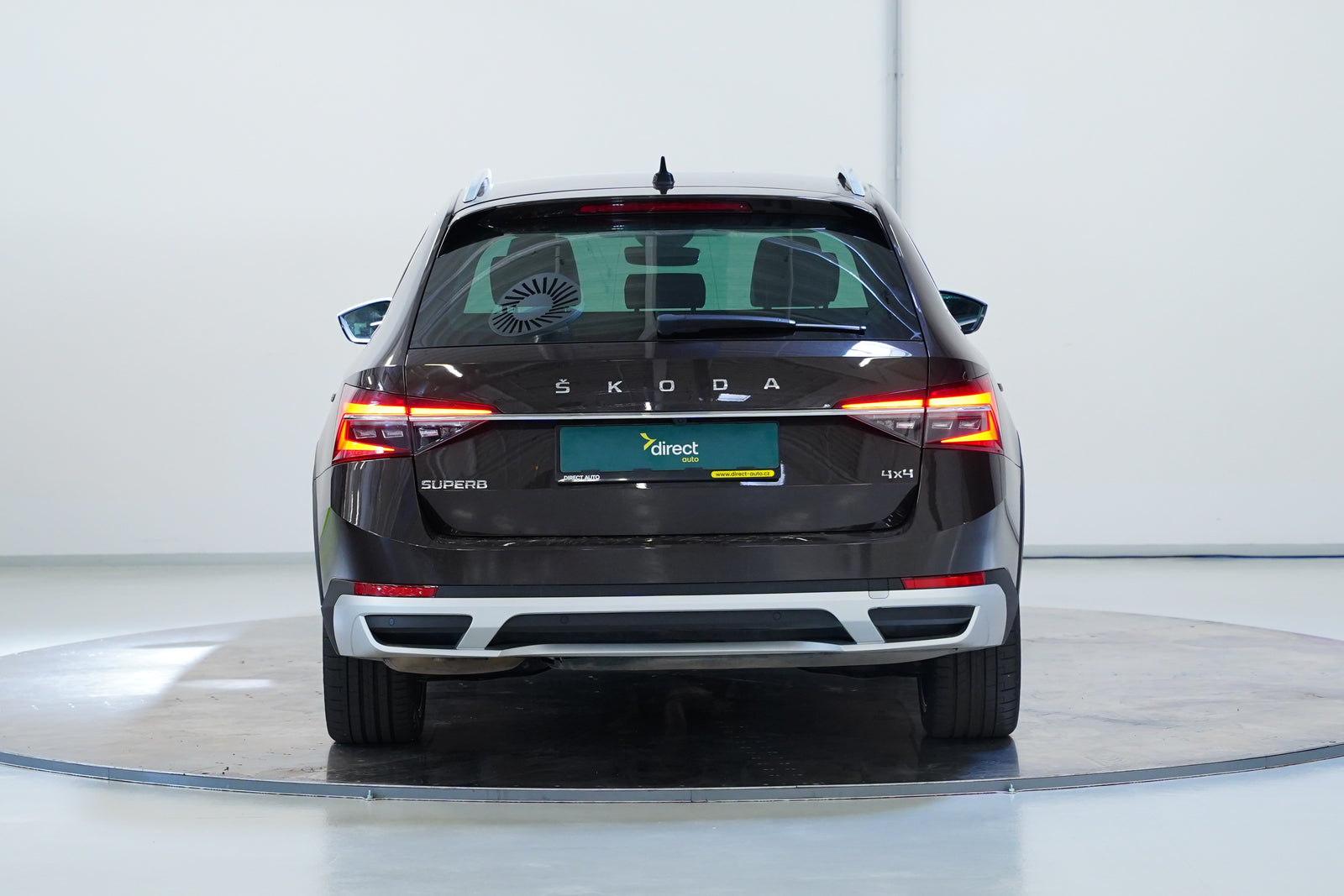 Škoda Superb 2.0 TDI 140 kW DSG Scout – foto 6