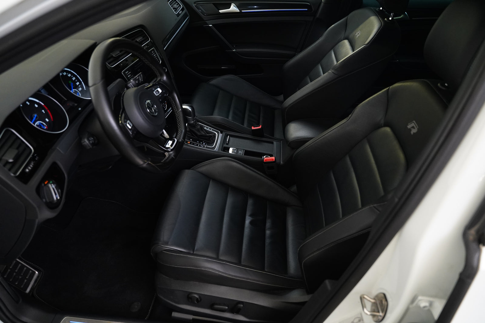 Volkswagen Golf 2.0 TSI 221 kW 4Motion R – foto 6