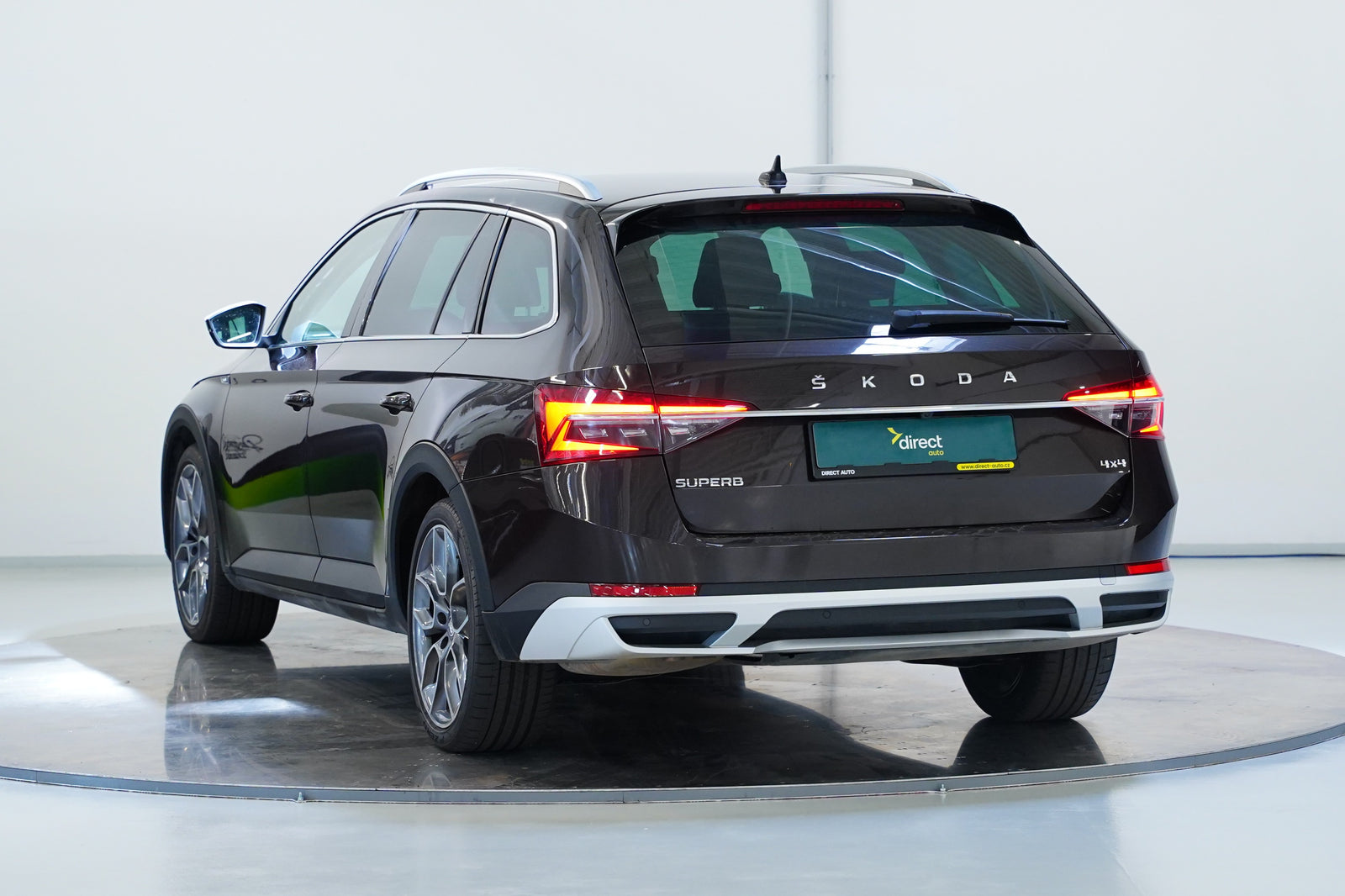 Škoda Superb 2.0 TDI 140 kW DSG Scout – foto 7