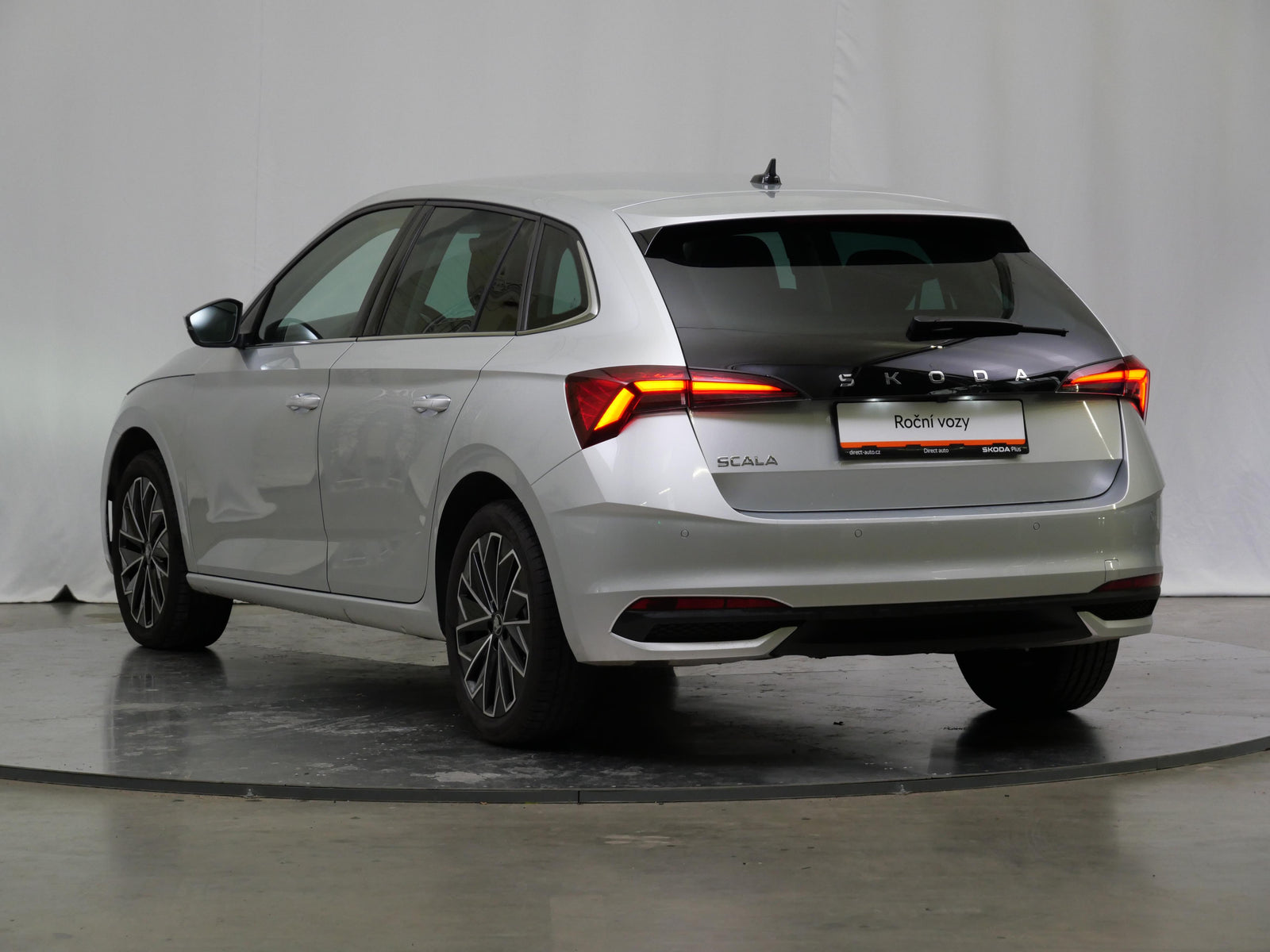 Škoda Scala 1.0 TSI 85kW DSG Top Selection – foto 7