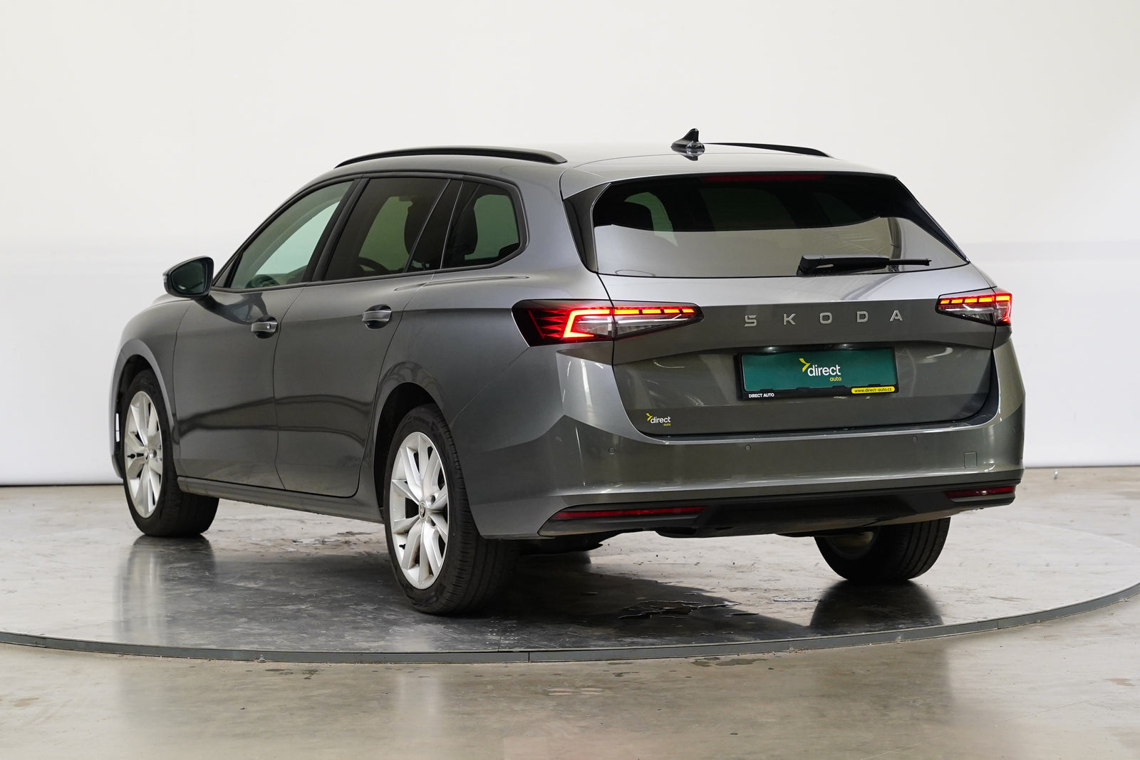 Škoda Superb 2.0 TDI 110kW Selection – foto 7