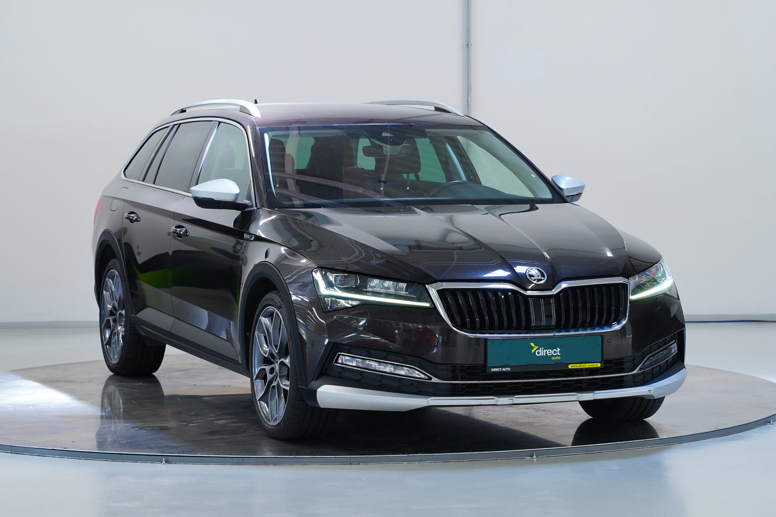 Škoda Superb 2.0 TDI 140 kW DSG Scout – foto 8