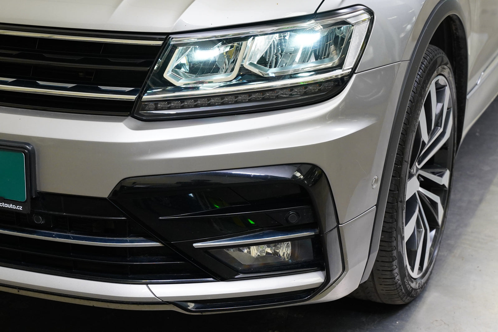 Volkswagen Tiguan 2.0 TSI 132 kW – foto 9