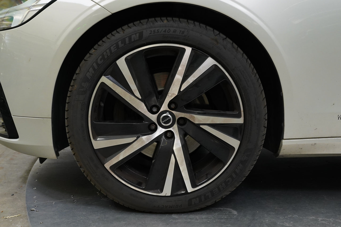 Volvo V90 2.0 B4 145 kW R-Design