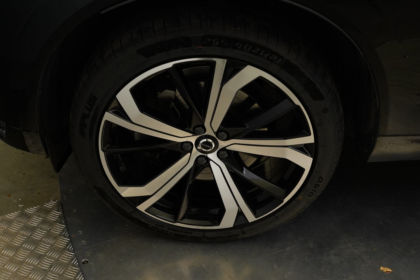Volvo XC60 B4 145 kW AWD R-Design