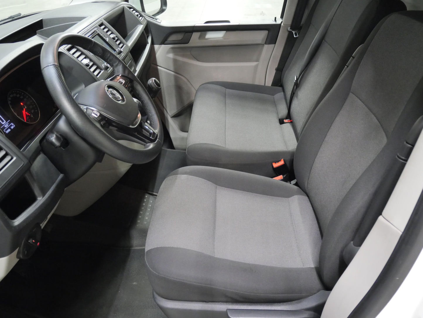 Volkswagen Transporter T6 2.0 TDI 110 kW 9 MÍST MANUÁ