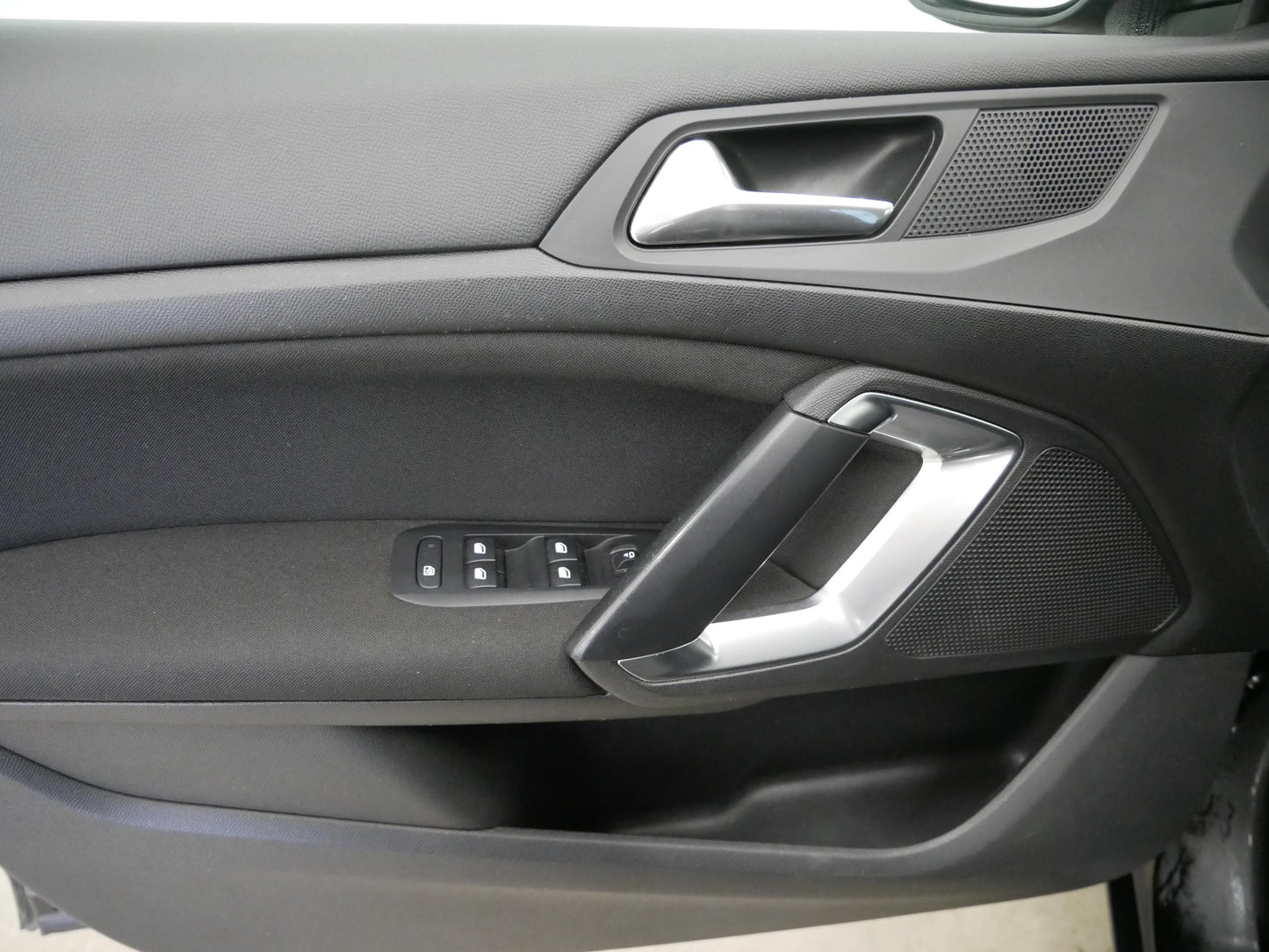 Peugeot 308 1.6Blue-HDi 88kW Business-Line