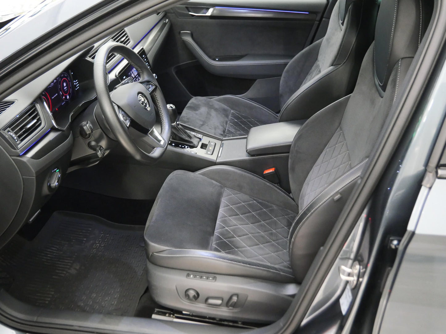 ŠKODA Superb 2.0 TDI 110 kW DSG Sportline