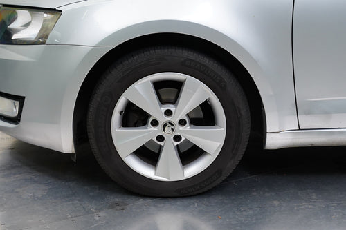Škoda Octavia 1.6 TDI DSG Elegance – foto 10