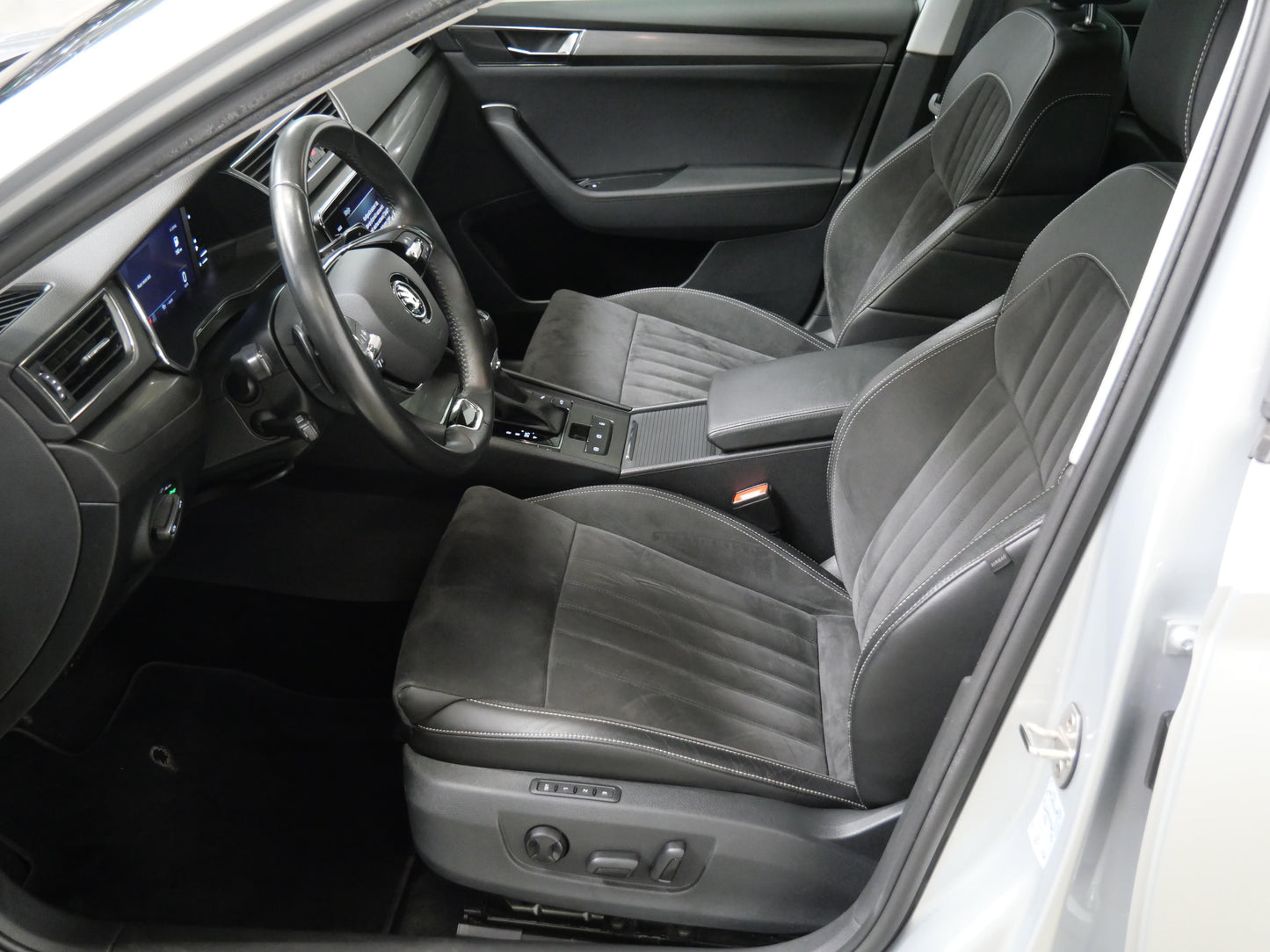 Škoda Superb 2.0 TDI 110 kW DSG Style Plus