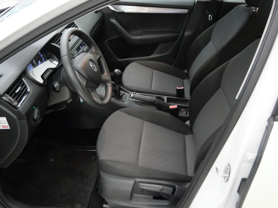 Škoda Octavia 1.6 TDI 66 kW Active – foto 10
