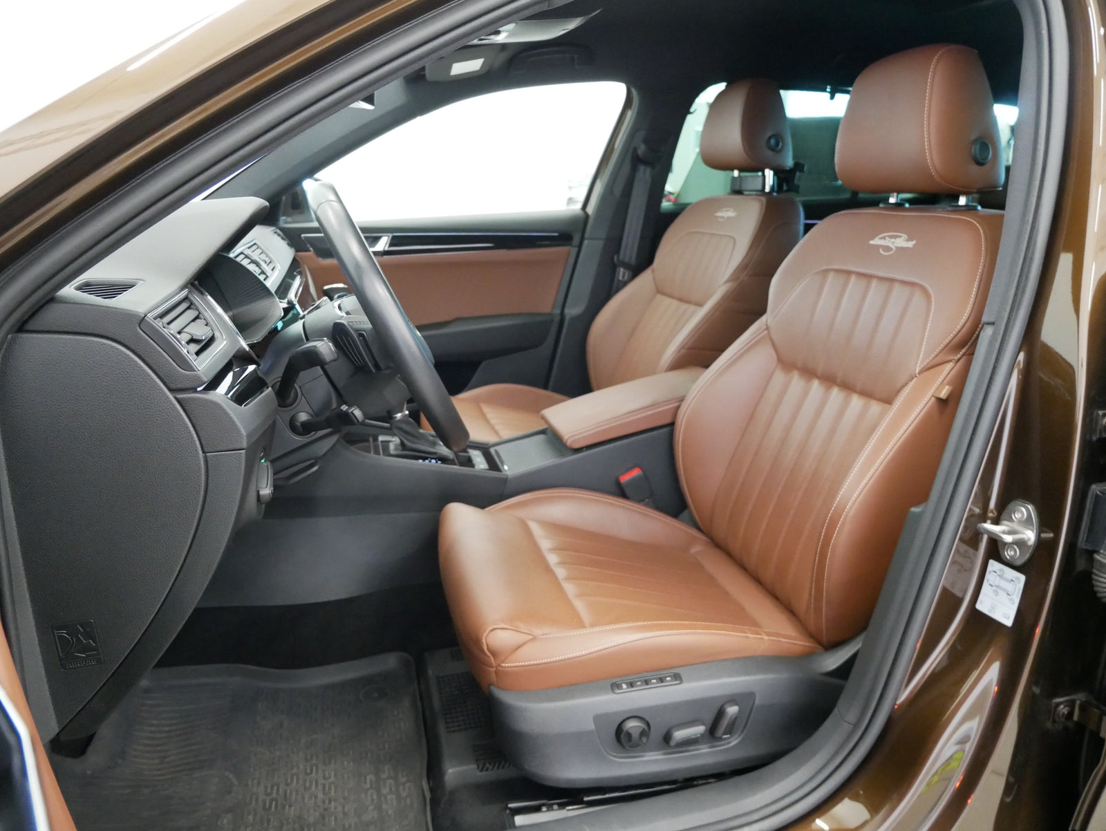 Škoda Superb 2.0 TDI 147 kW L&K – foto 11