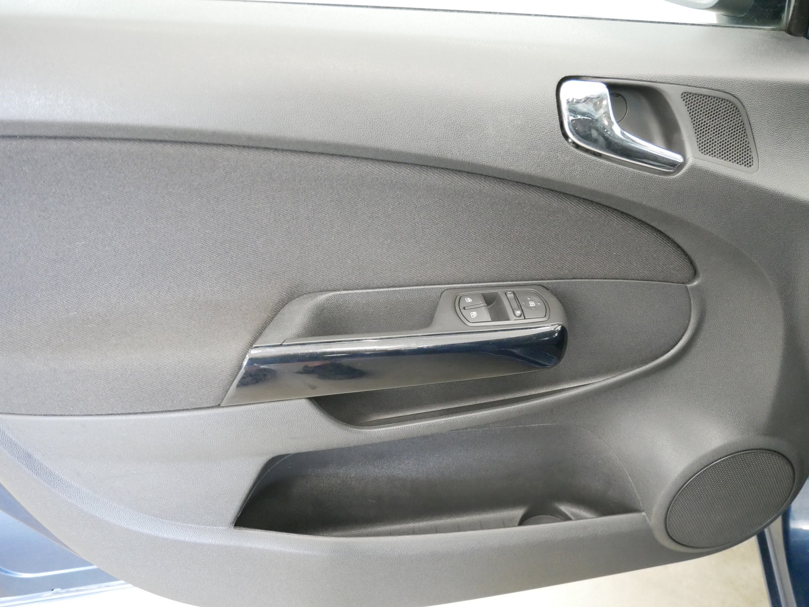 Opel Corsa 1.2 16V 63 kW – foto 11