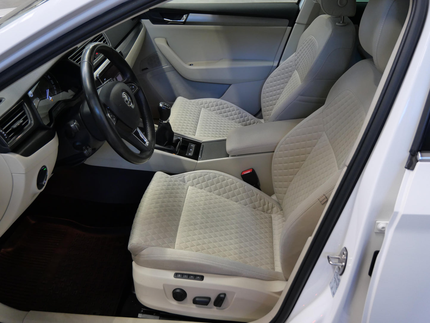 Škoda Superb 2.0 TDI 140 kW Style