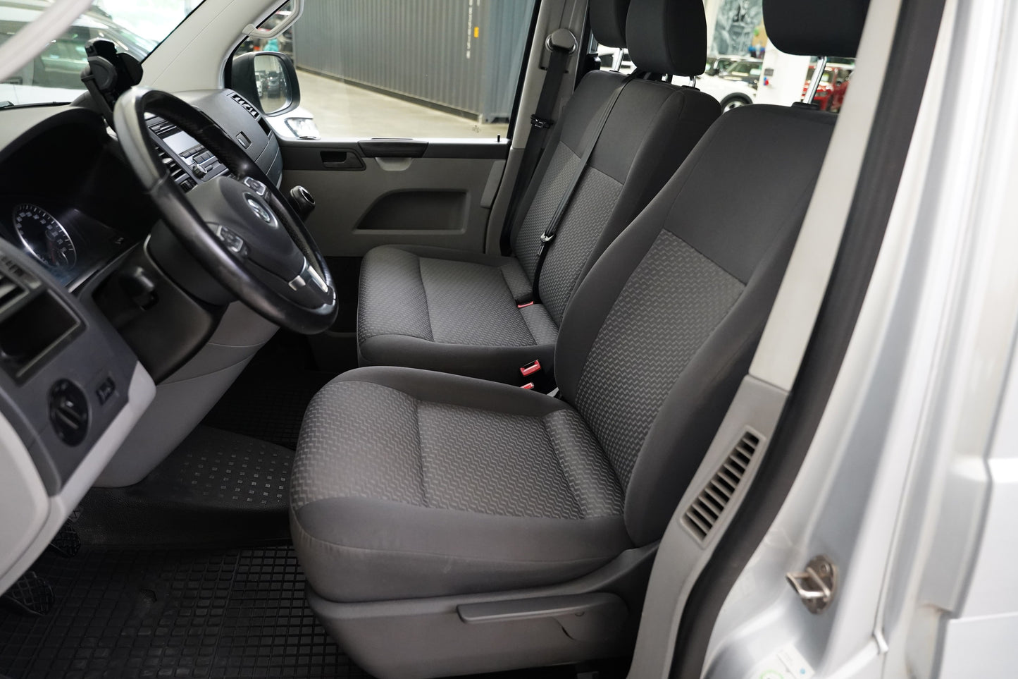 Volkswagen Transporter 2.0 TDI 103 kW 9 míst