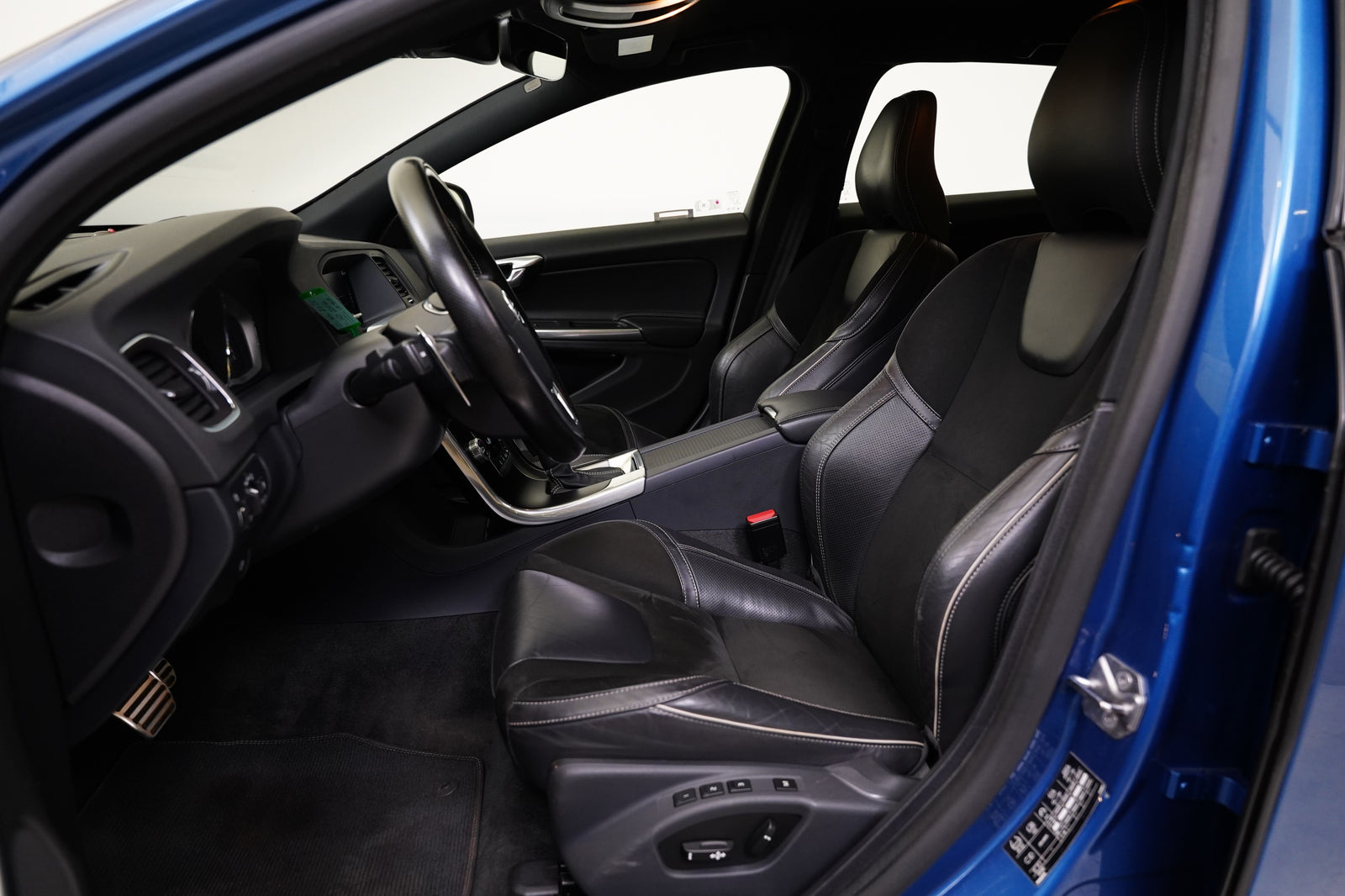 Volvo V60 2.0 T6 AWD 225 kW R-Desing – foto 11