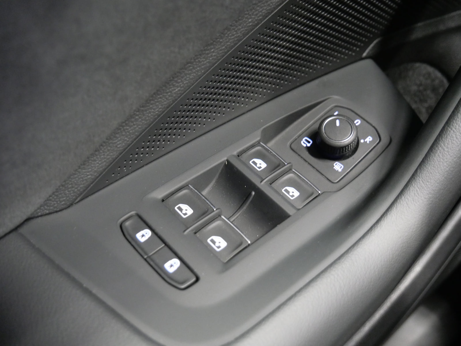 Volkswagen Passat 2.0 TDI 110 kW DSG R-Line – foto 11