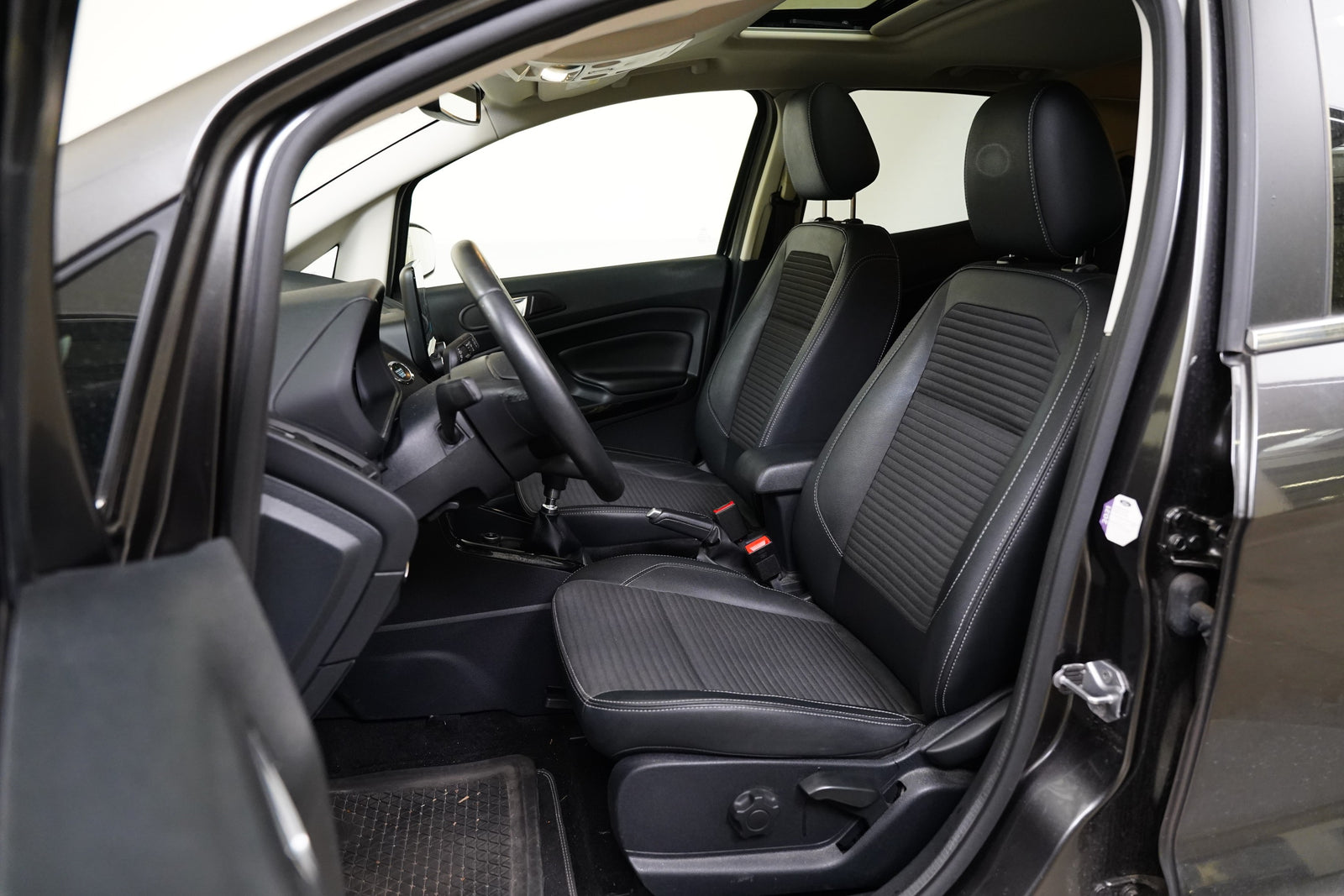 Ford Ecosport 1.0 EcoBoost 92 kW Titanium – foto 11