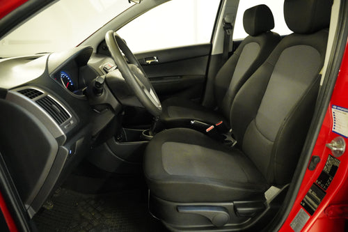 Hyundai i20 1.3 63 kW – foto 11