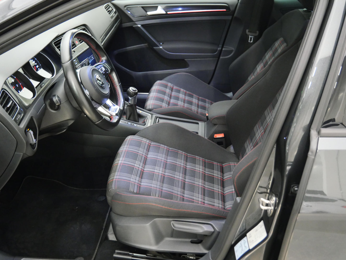 Volkswagen Golf 2.0 TSI 162 kW GTI