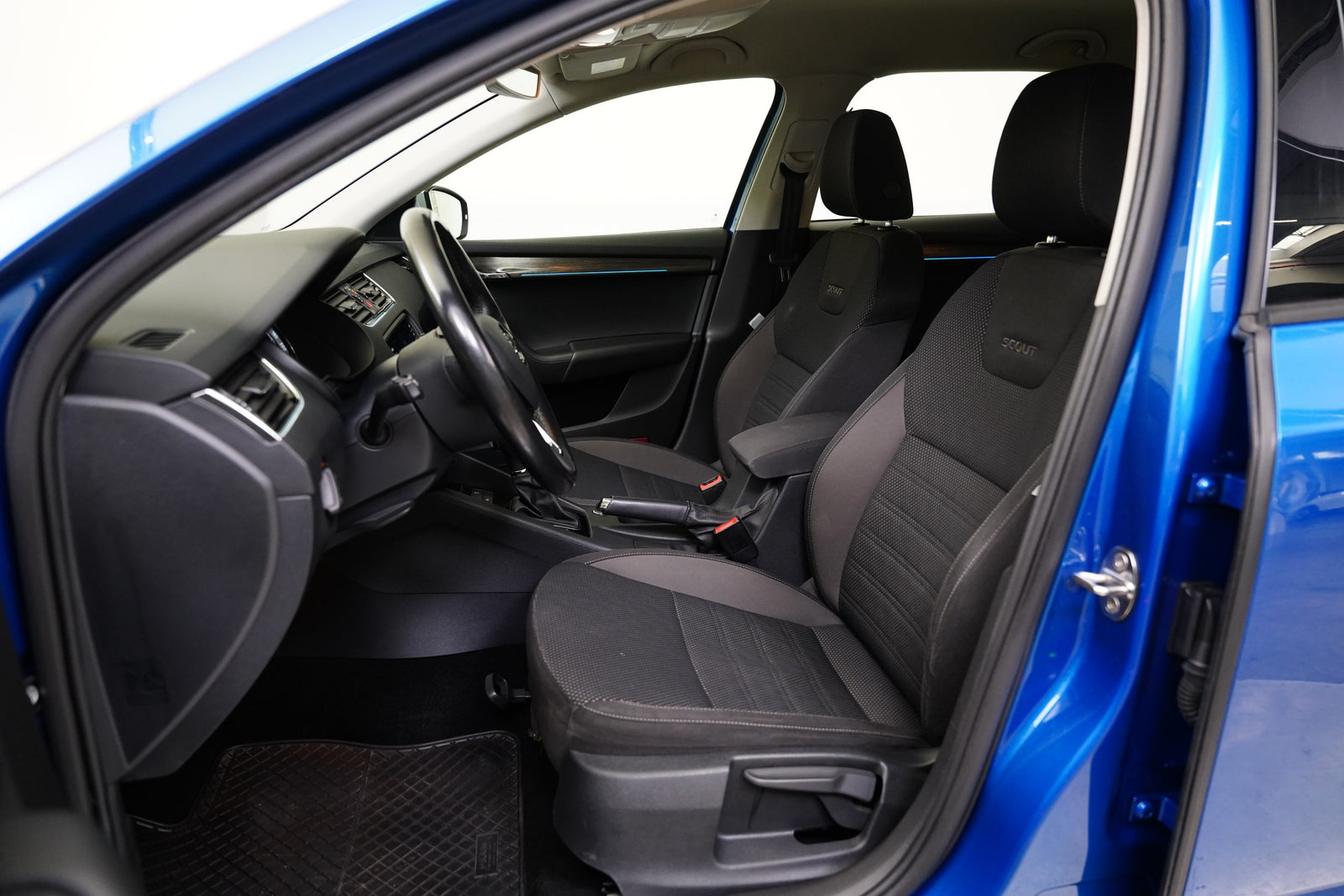 Škoda Octavia 2.0 TDI 135 kW DSG 4x4 Scout – foto 11