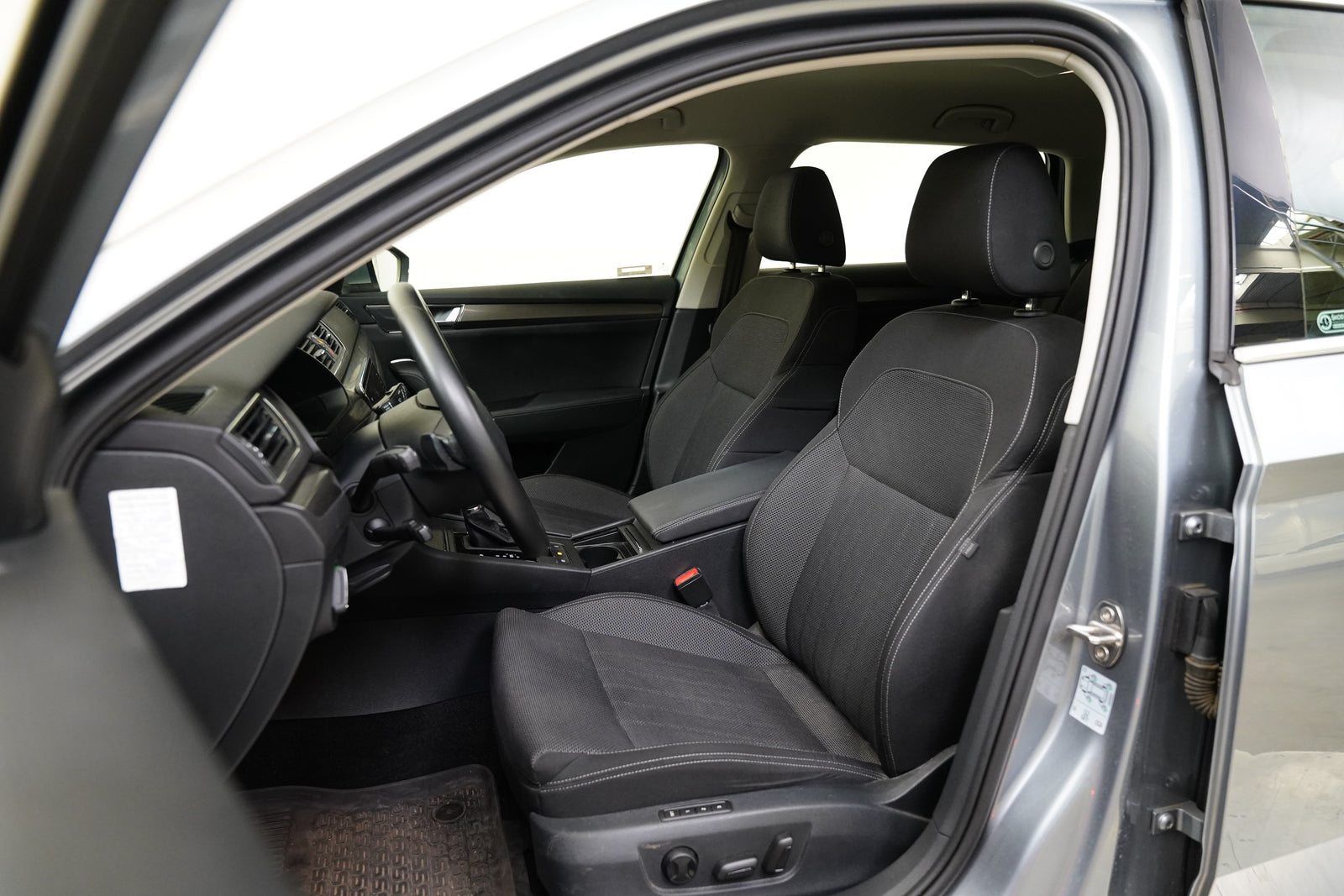 Škoda Superb 2.0 TSI 140kW Style Combi DSG – foto 11