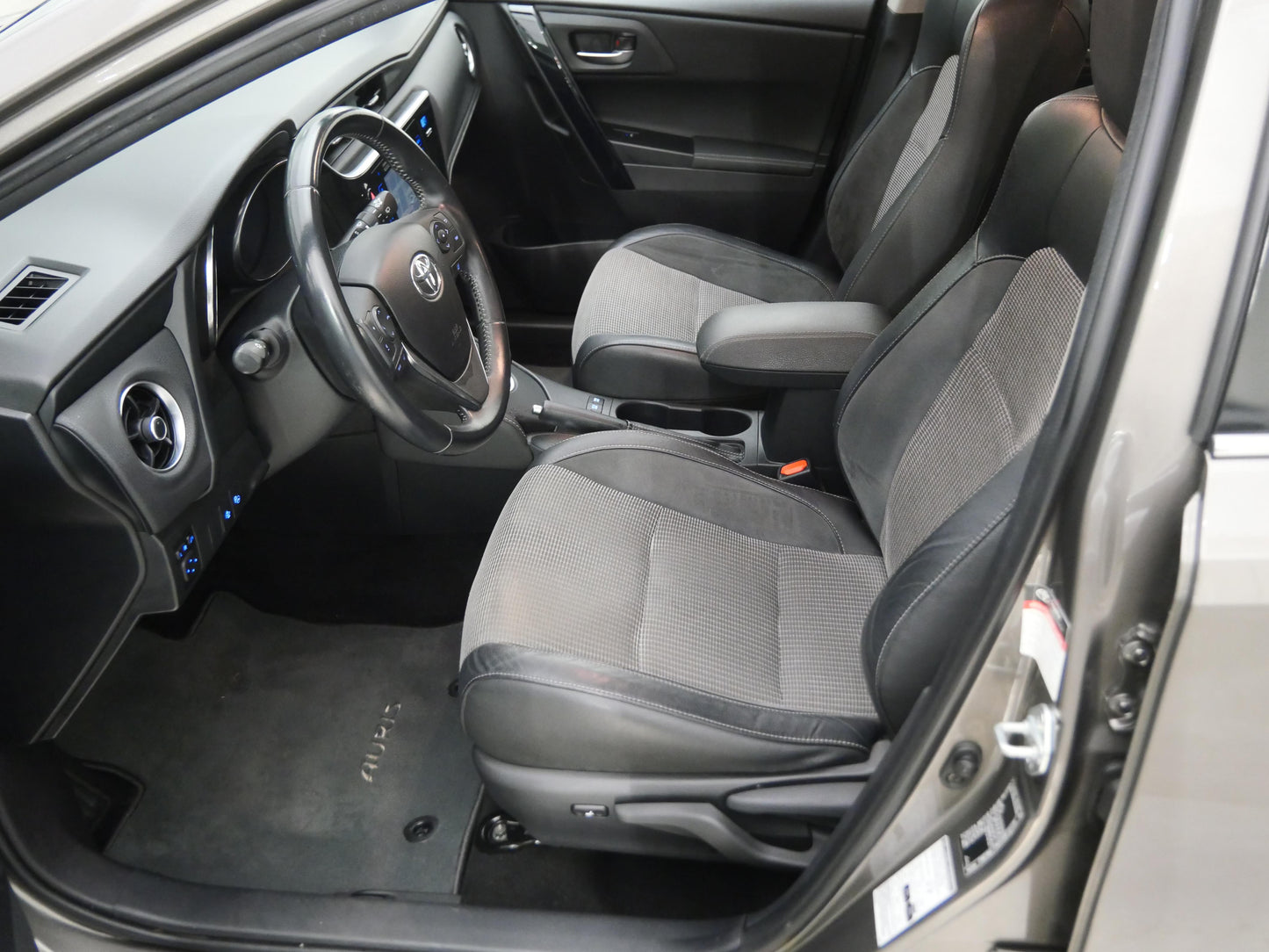 Toyota Auris 1.8 73 kW Hybrid e-CVT