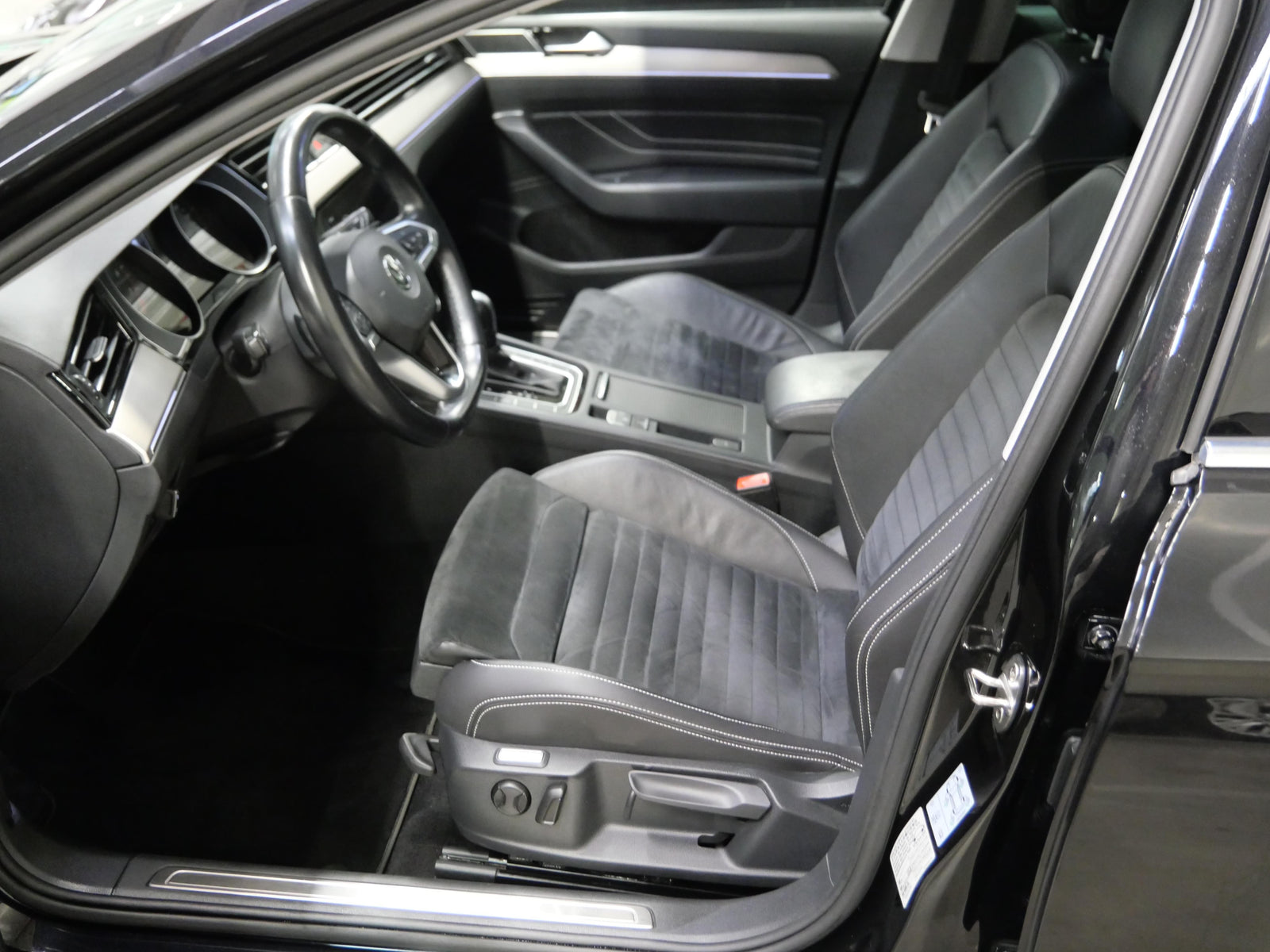 Volkswagen Passat 2.0 TSI 140 kW Elegance – foto 11