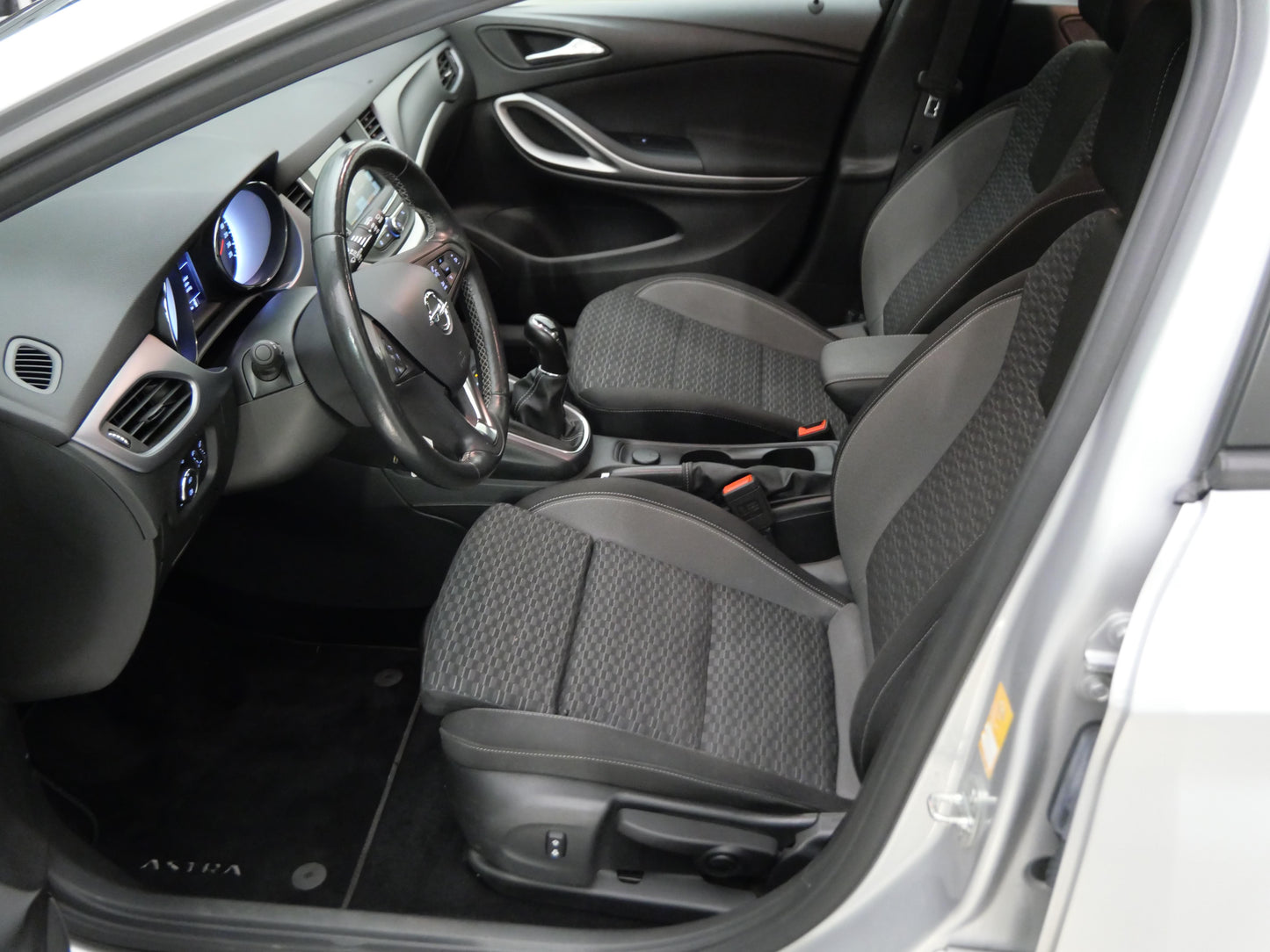 Opel Astra 1.2 i Turbo 96 kW Business