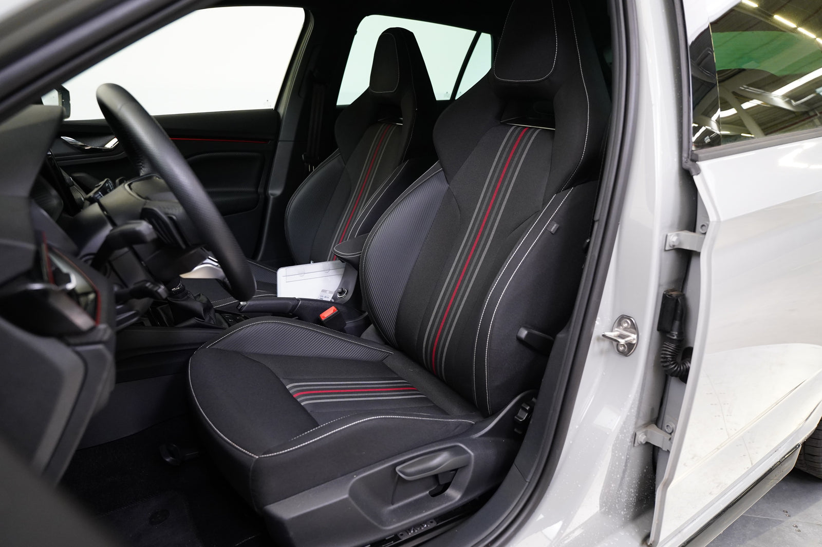 Škoda Scala 1.0 TSI 85 kW DSG Monte Carlo – foto 11