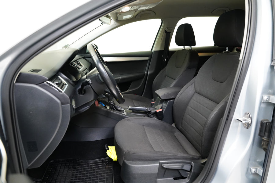 Škoda Octavia 1.6 TDI DSG Elegance – foto 11