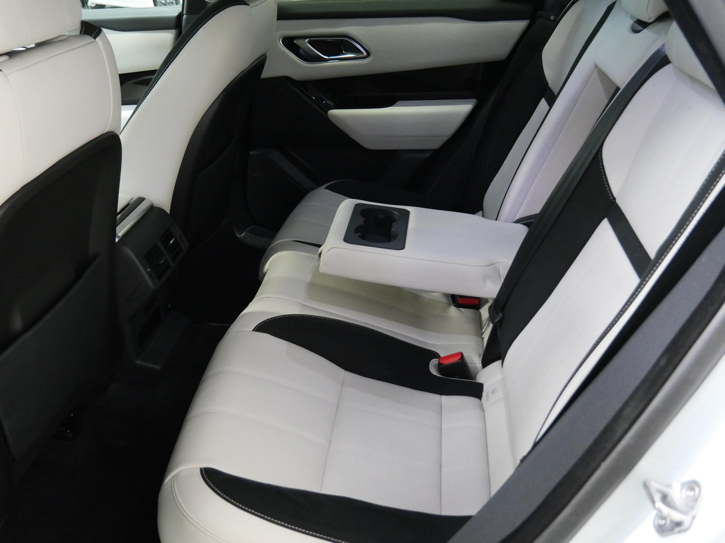 Land Rover Range Rover Velar P300 221 kW R-Dynamics