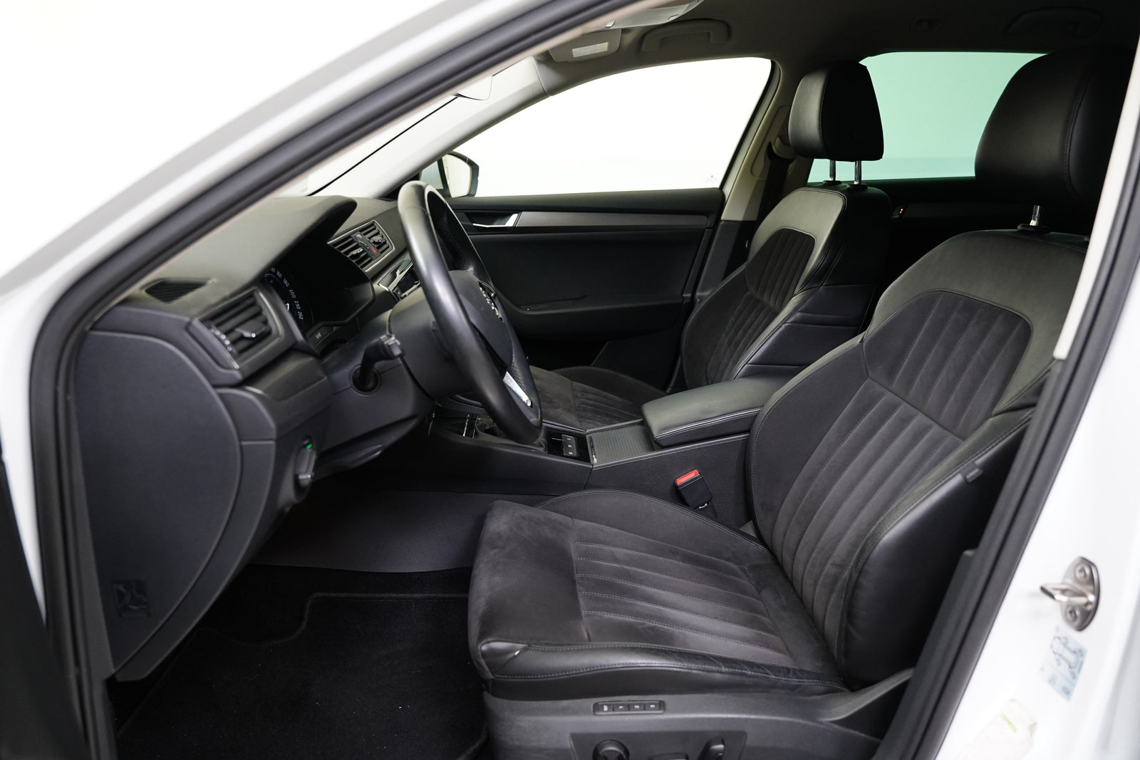 Škoda Superb 1.8 TSI 132 kW Style – foto 11