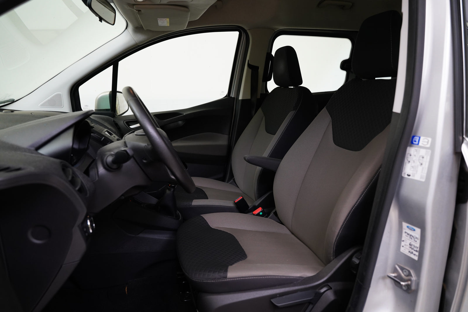 Ford Tourneo Courier 1.0 EcoBoost 74 kW – foto 11