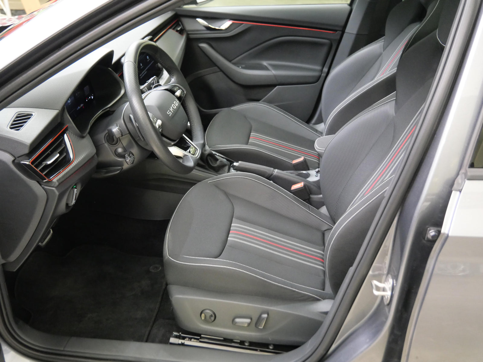 Škoda Scala 1.0 TSI 85 kW DSG Monte Carlo – foto 11