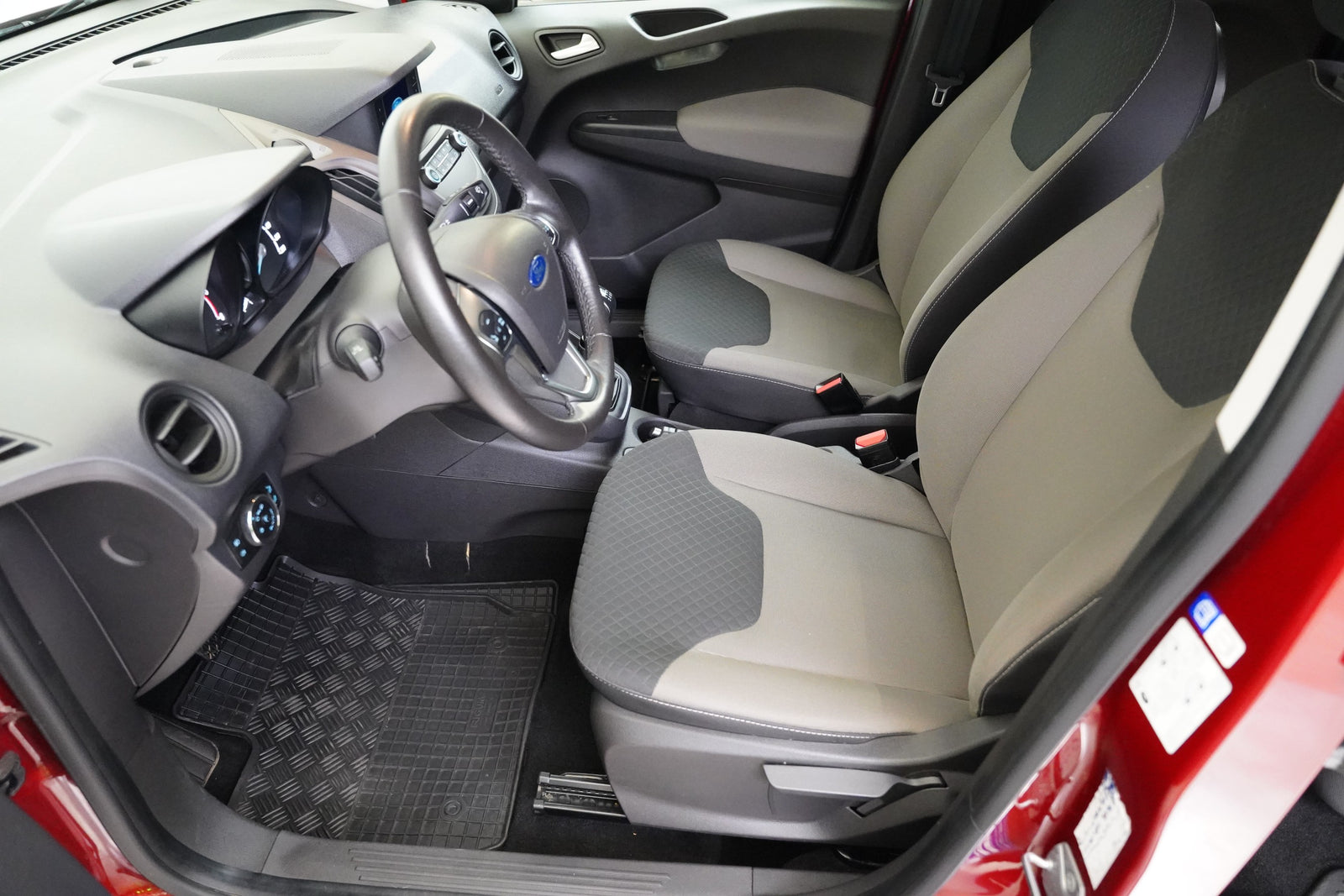Ford Tourneo Courier 1.5 TDCi 74 kW Trend – foto 11