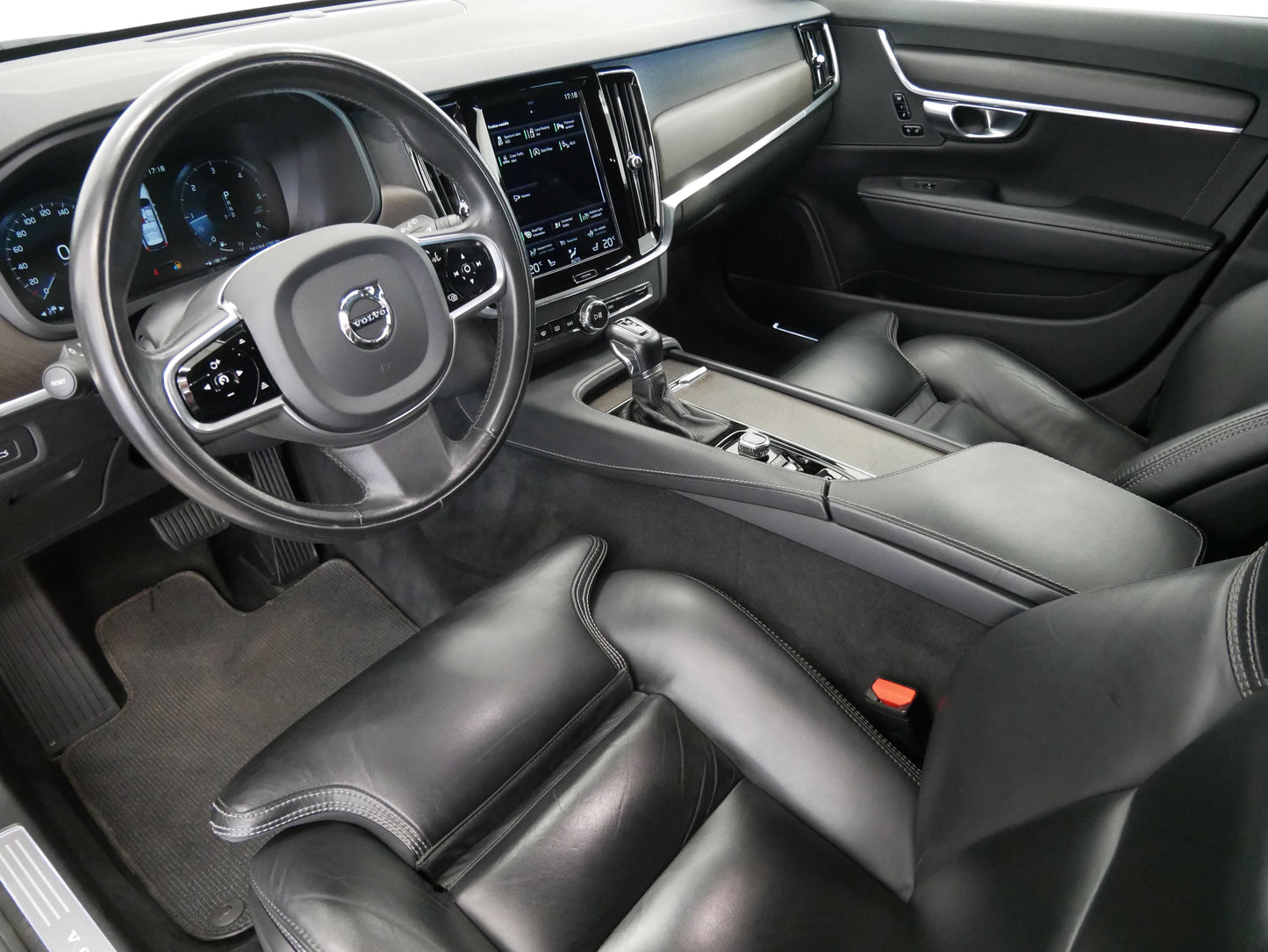 Volvo V90 D5 173 kW AWD Cross Country