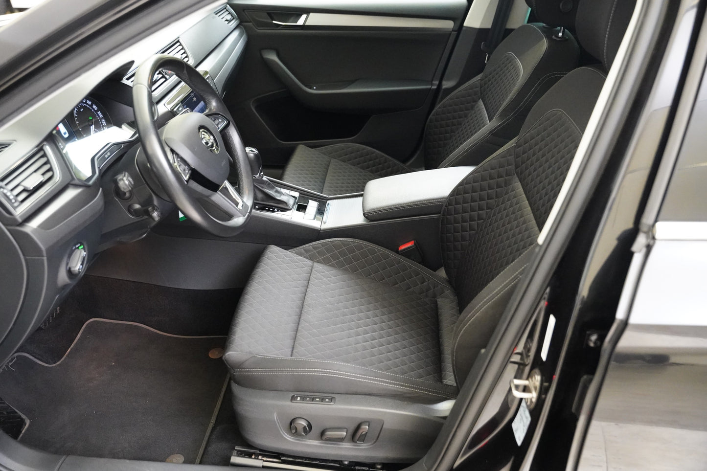Škoda Superb 2.0 TDI 140 kW DSG Style