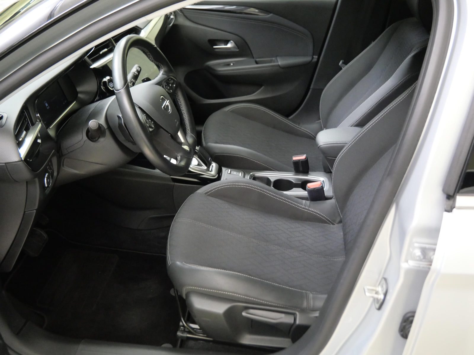 Opel Corsa 1.2 i 74 kW Turbo Elegance – foto 11