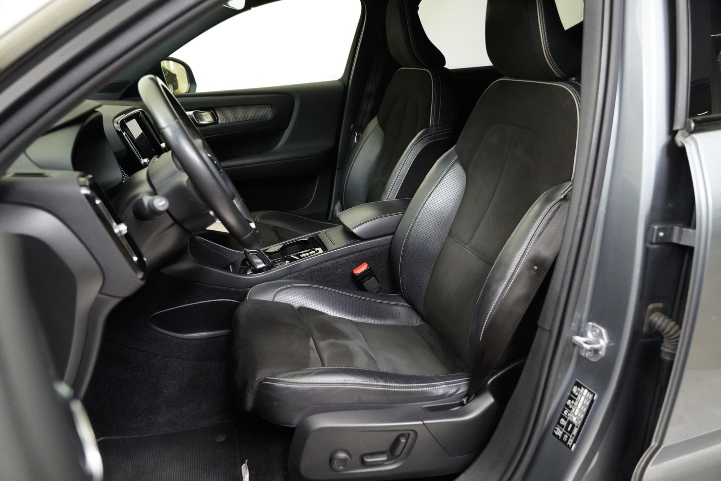 Volvo XC40 2.0 D 140 kW R-design AWD