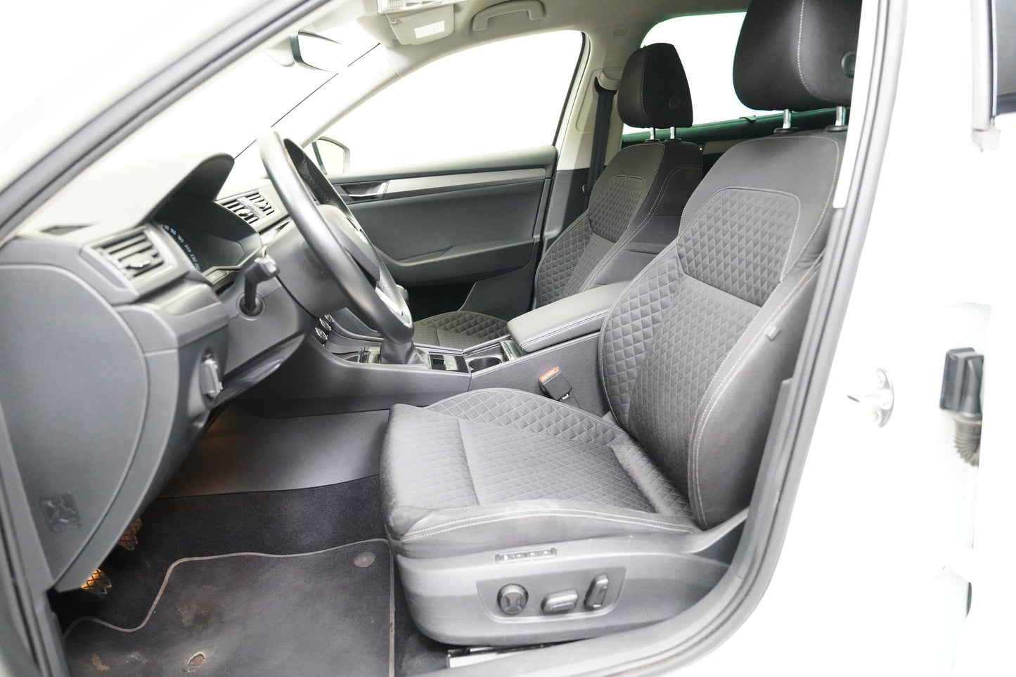 Škoda Superb 2.0 TDI 140 kW Style