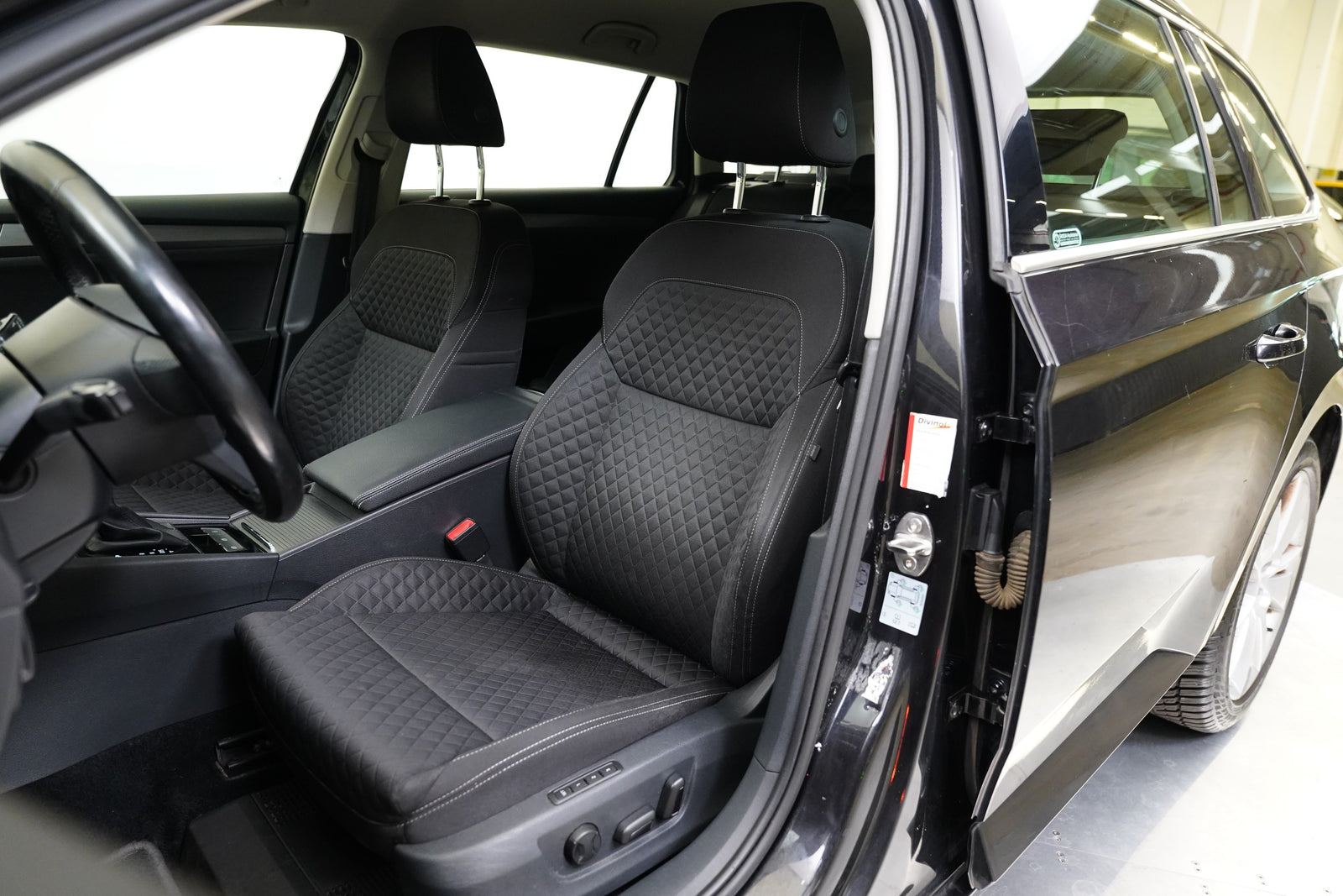 Škoda Superb 2.0 TDI 110 kW Style – foto 11