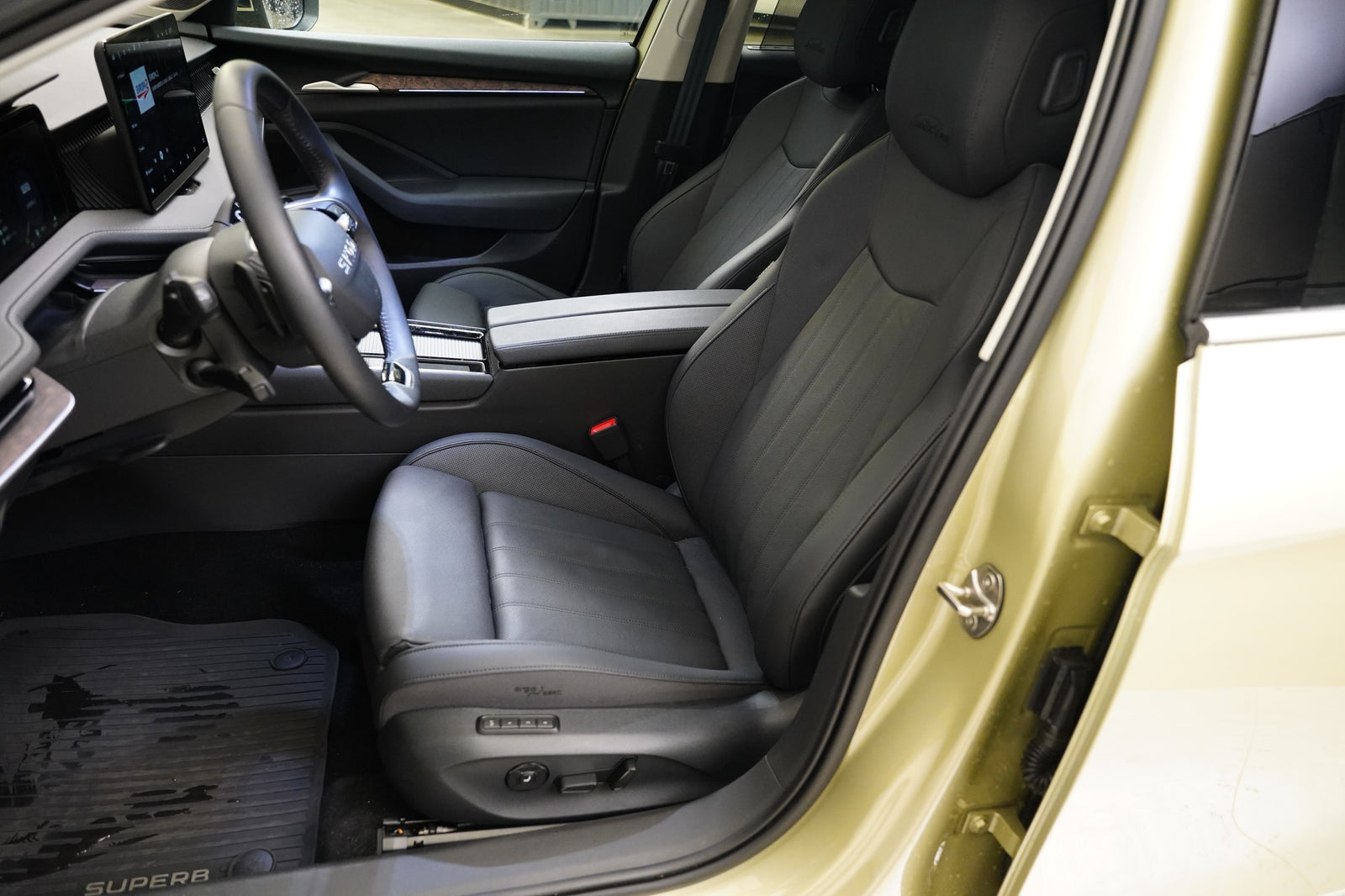 Škoda Superb 2.0 TDI 142 kW DSG 4x4 L&K – foto 11